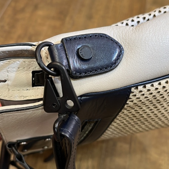 Rag & Bone pilot bag excellent condition cream and navy leather - Picture 5 of 15